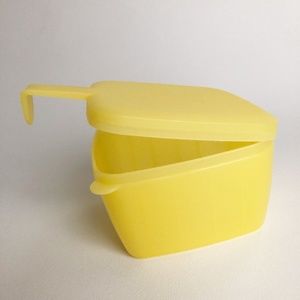 Tupperware Forget Me Knot Hanging Cheesep Keeper Container #5338 Yellow